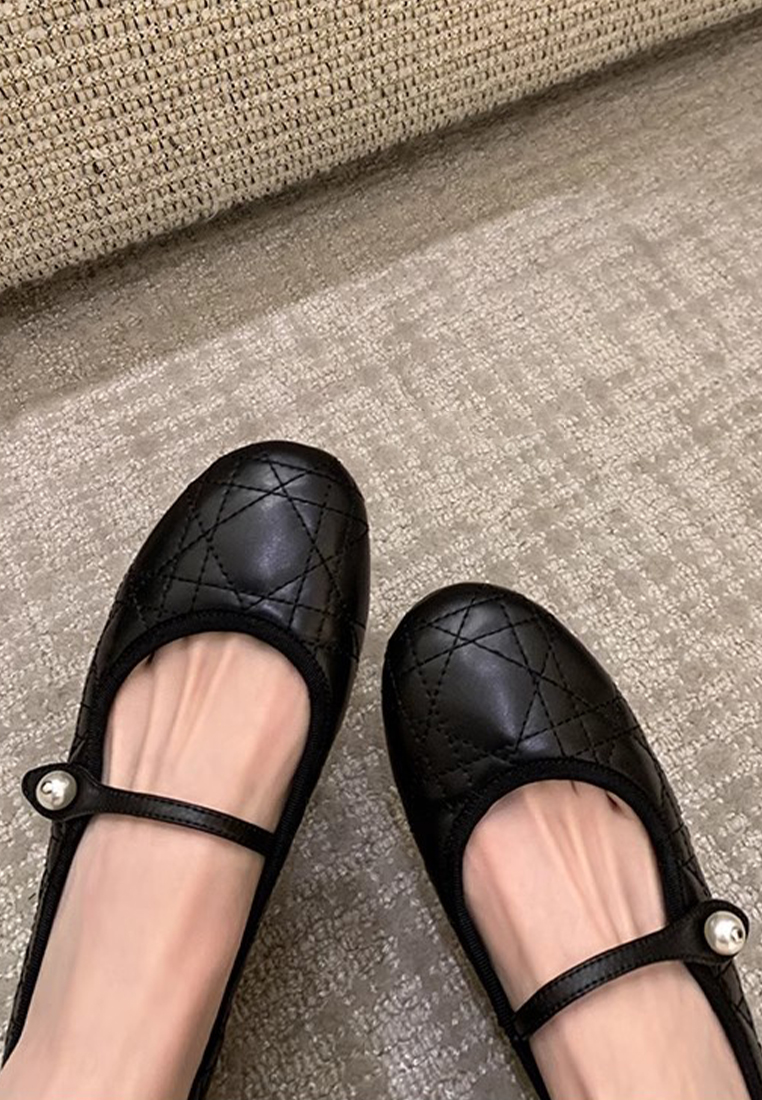 Cowhide diamond pearl buckle shallow-mouth flat shoes CA225042212W