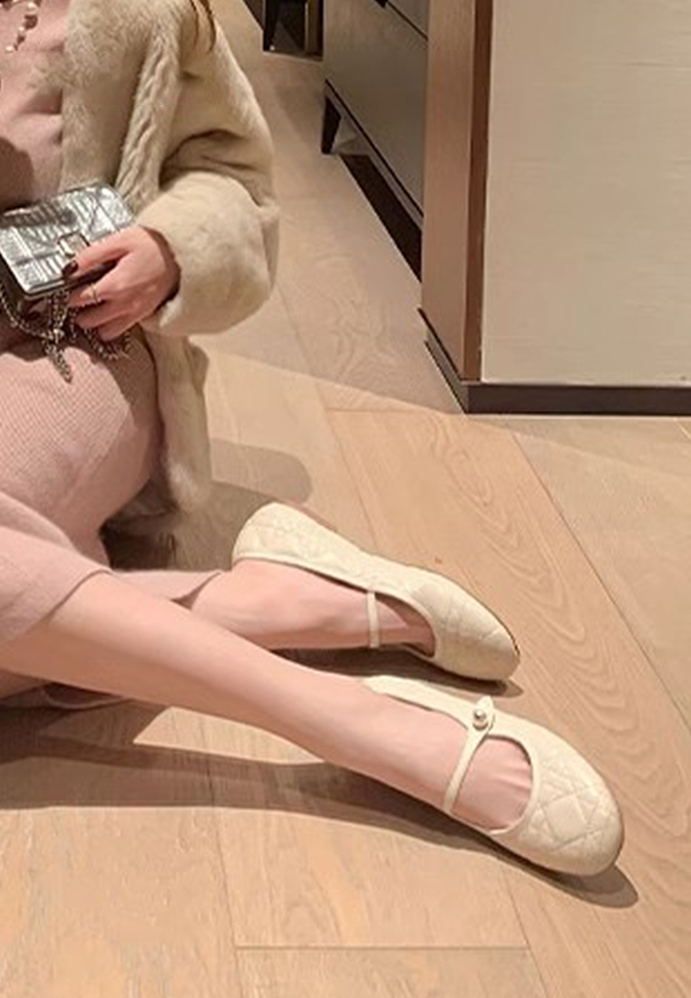 Cowhide diamond pearl buckle shallow-mouth flat shoes CA225042212W