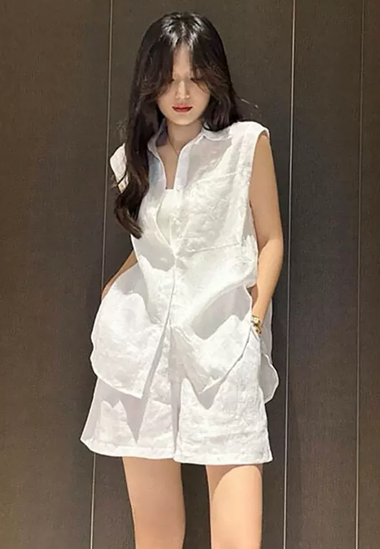 New Summer Chanel Style White Casual Sleeveless Shirt Shorts Two-piece Set CA25061713W