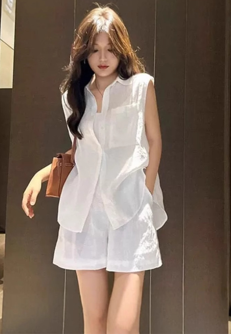 New Summer Chanel Style White Casual Sleeveless Shirt Shorts Two-piece Set CA25061713W