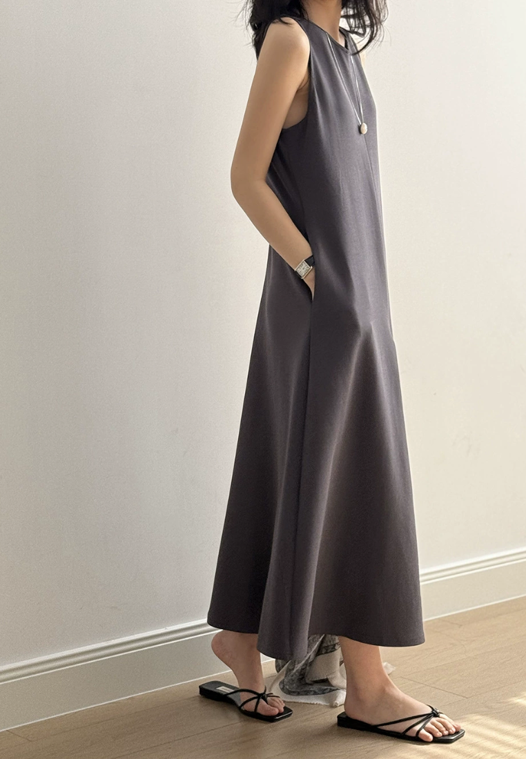 Round neck sleeveless loose and versatile knitted dress CA25031913BK