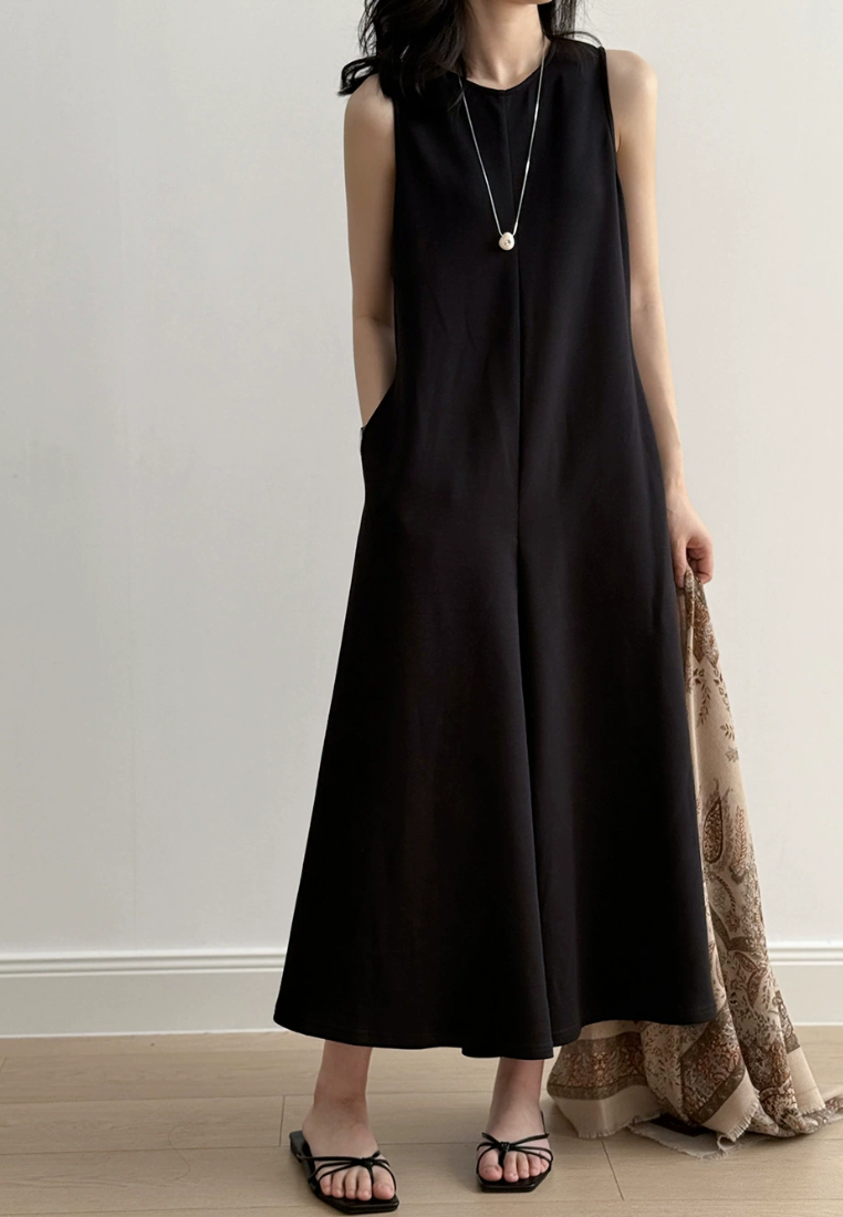 Round neck sleeveless loose and versatile knitted dress CA25031913BK