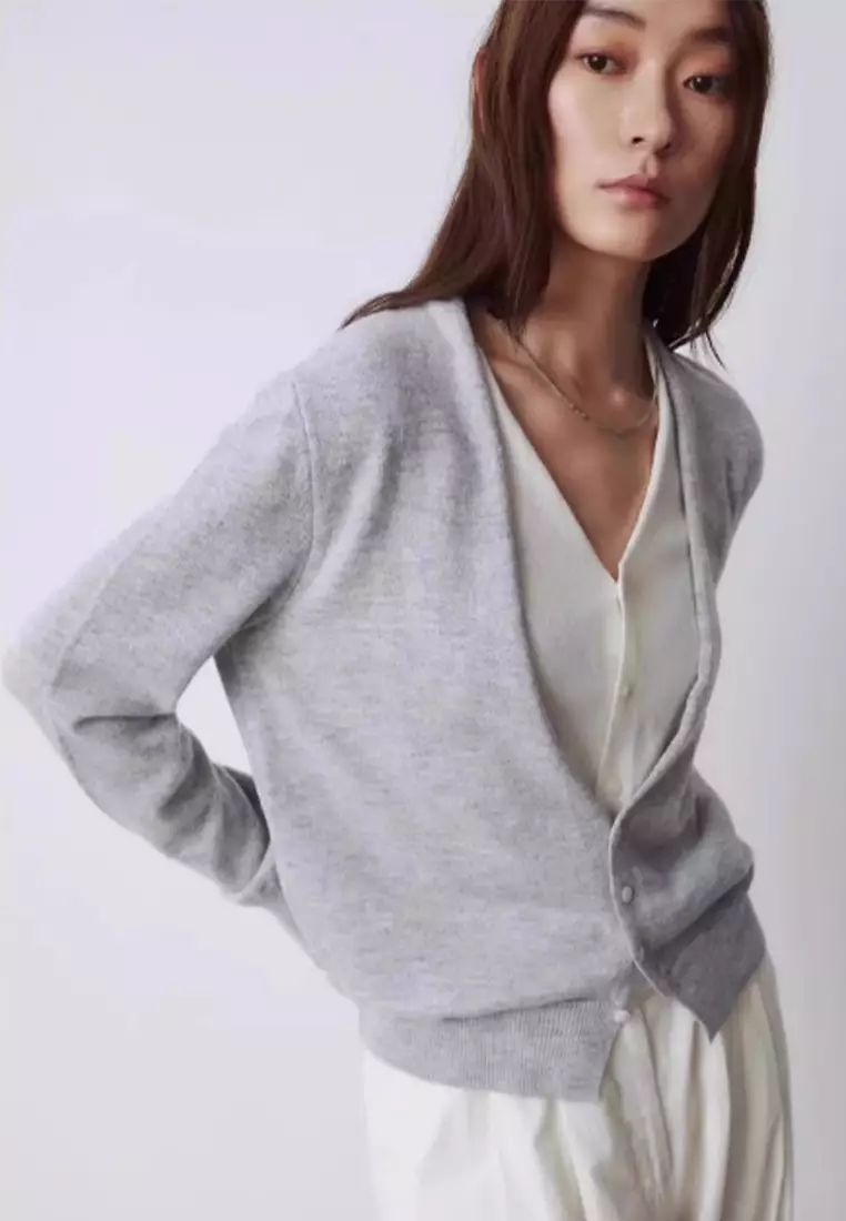 New V-neck Knitted Sweater CA24092333GY