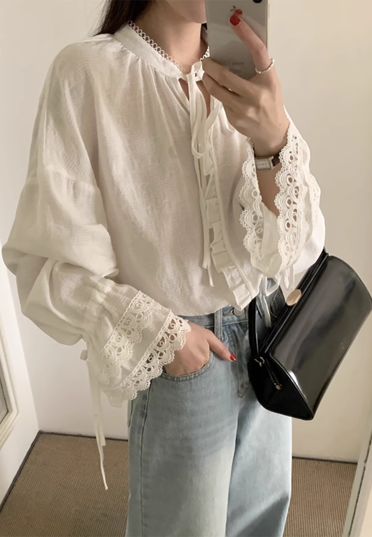 Early Fall Korean-style V-neck lace-up flared sleeve shirt CA25090214W