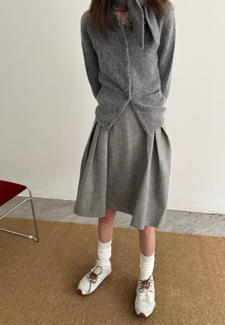 Loose-fitting Sweater and Bow-tie Sweater Skirt Set CA25110314GY