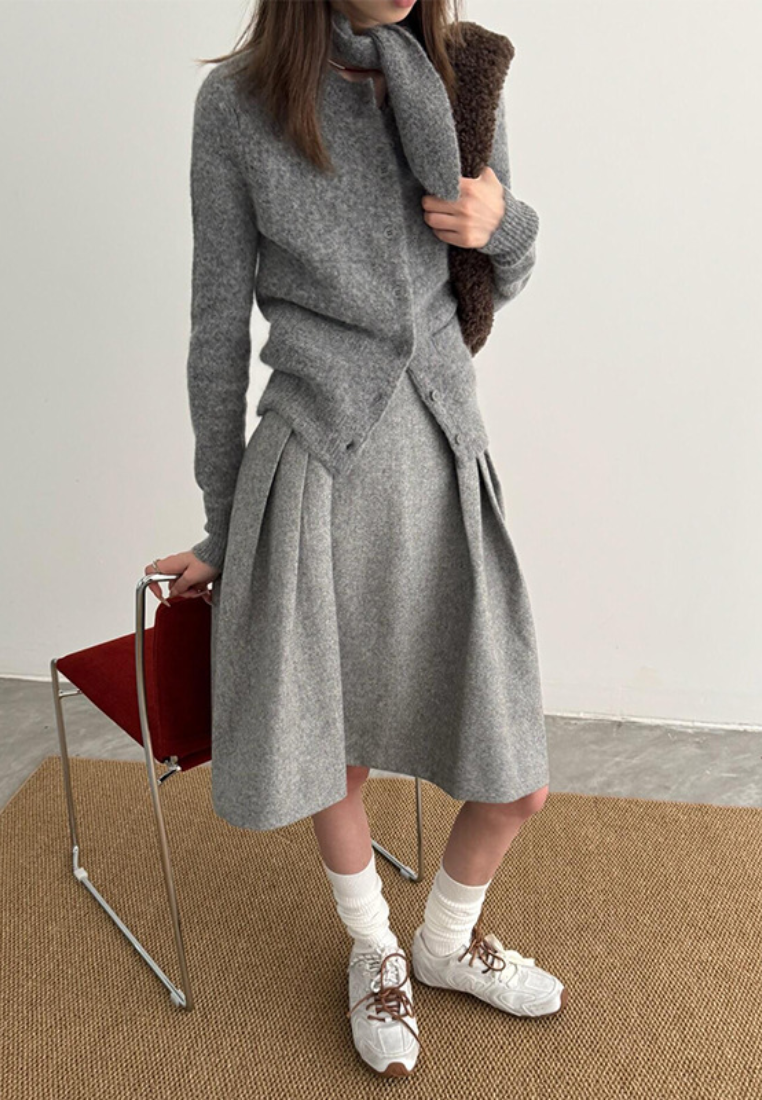 Loose-fitting Sweater and Bow-tie Sweater Skirt Set CA25110314GY