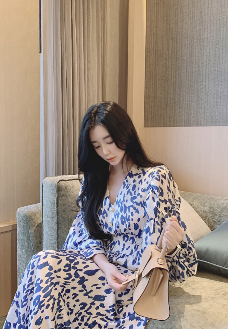 New French lantern sleeve V-neck dress for early spring CA25021304