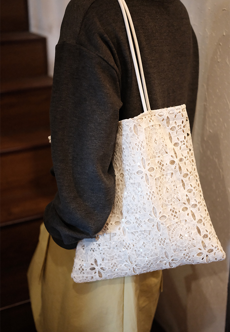 Sequined lace hollow hand-held underarm bag CA25042315BE