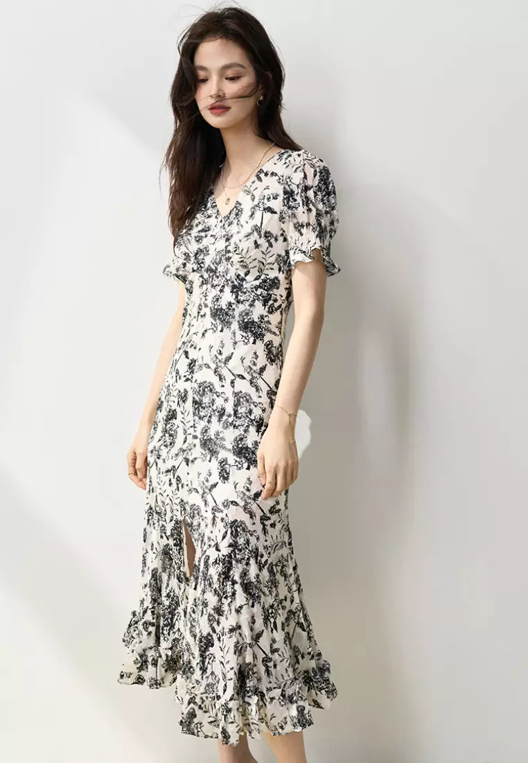 2024 NewFishtail Black and White Printed V-Neck Dress K052401