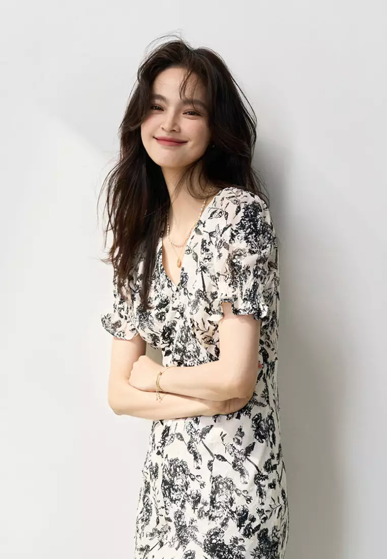 2024 NewFishtail Black and White Printed V-Neck Dress K052401