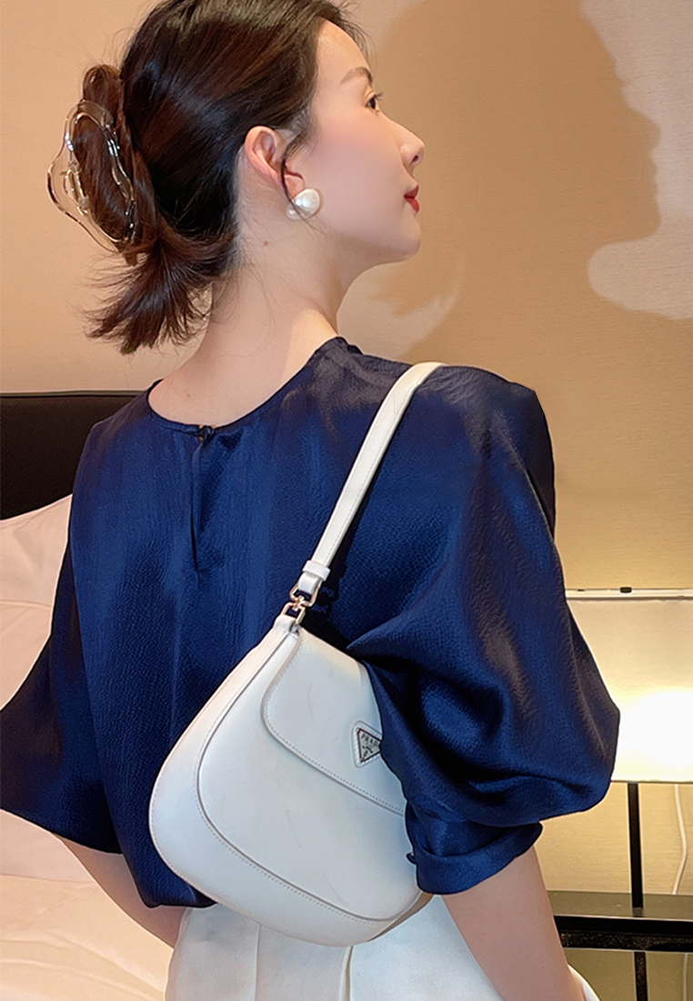 Fashionable elegant luxurious and smooth silk top CA120422