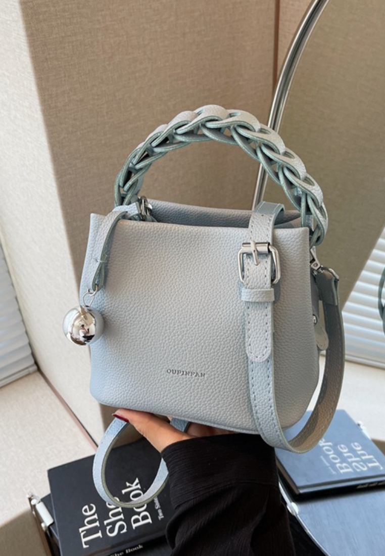 Minimalist Chain Handle Bucket Crossbody Bag K26051909