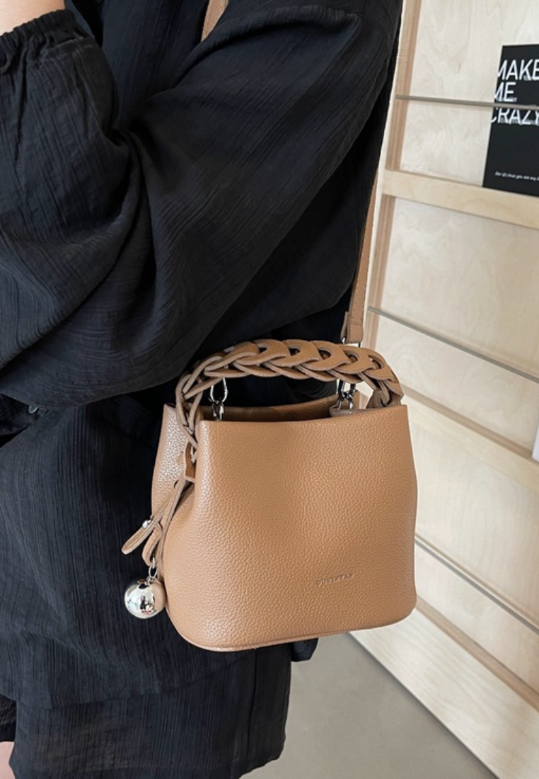 Minimalist Chain Handle Bucket Crossbody Bag K26051909