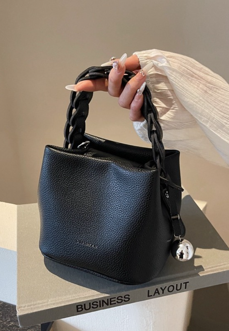 Minimalist Chain Handle Bucket Crossbody Bag K26051909