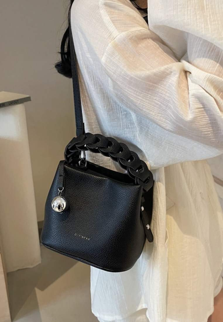 Minimalist Chain Handle Bucket Crossbody Bag K26051909