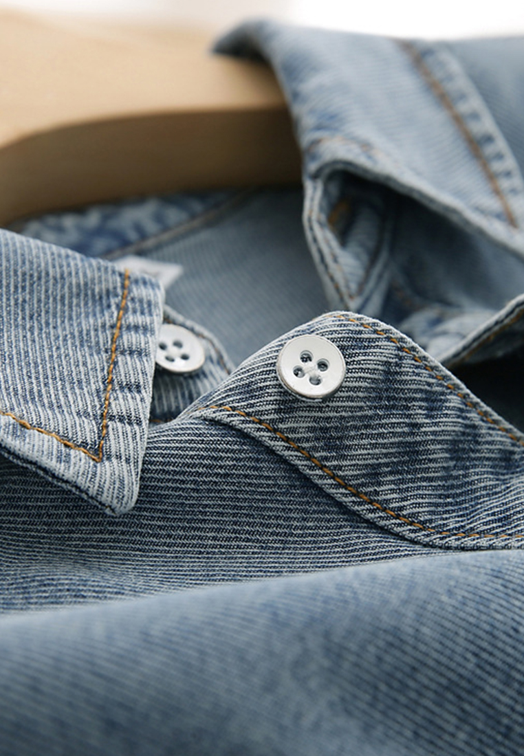 Loose-fitting denim shirt CA110226