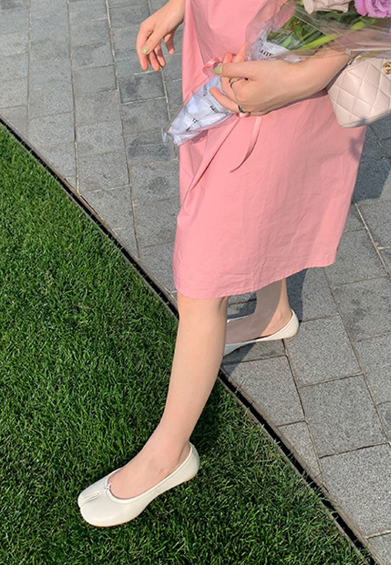 Super soft leather split-toe slip-on loafers CA225042235BW