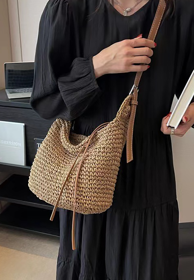 New crossbody dumpling-shaped woven beach bag CA25042330KI