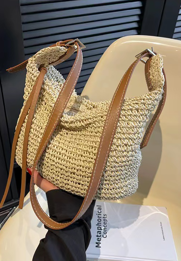 New crossbody dumpling-shaped woven beach bag CA25042330KI