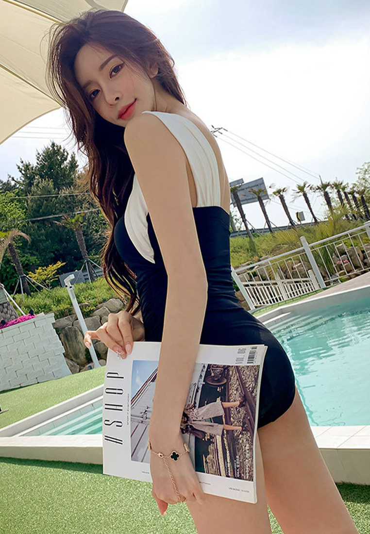 New color-blocked one-piece halterneck swimsuit CA24032132