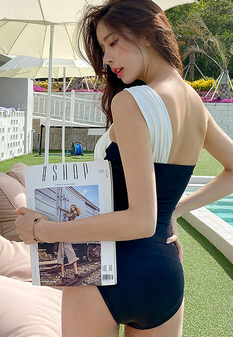 New color-blocked one-piece halterneck swimsuit CA24032132