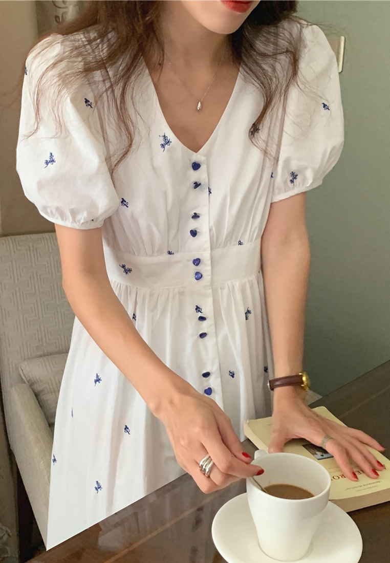 Embroidered button waist cinching bubble sleeve dress CA25032730GR