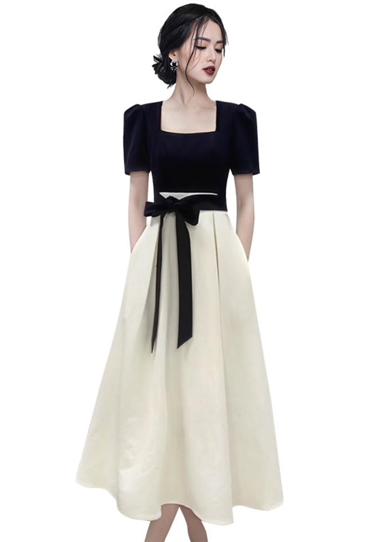  Audrey Hepburn-style Classic Black and White Contrast Dress CA080746