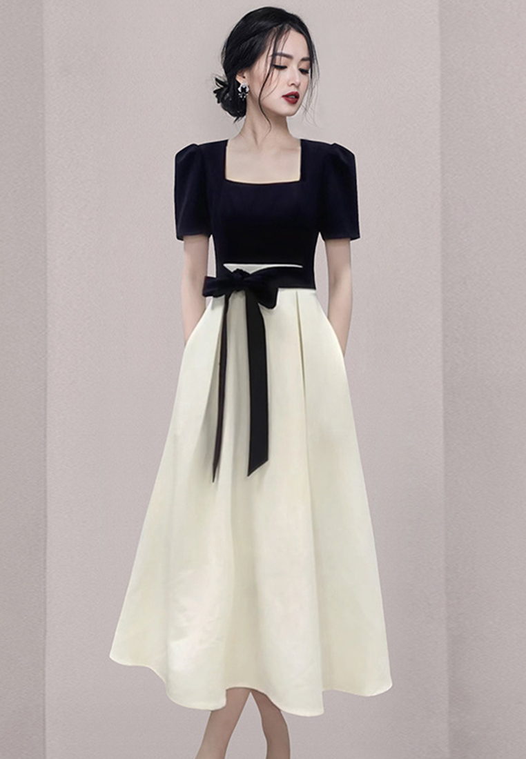  Audrey Hepburn-style Classic Black and White Contrast Dress CA080746