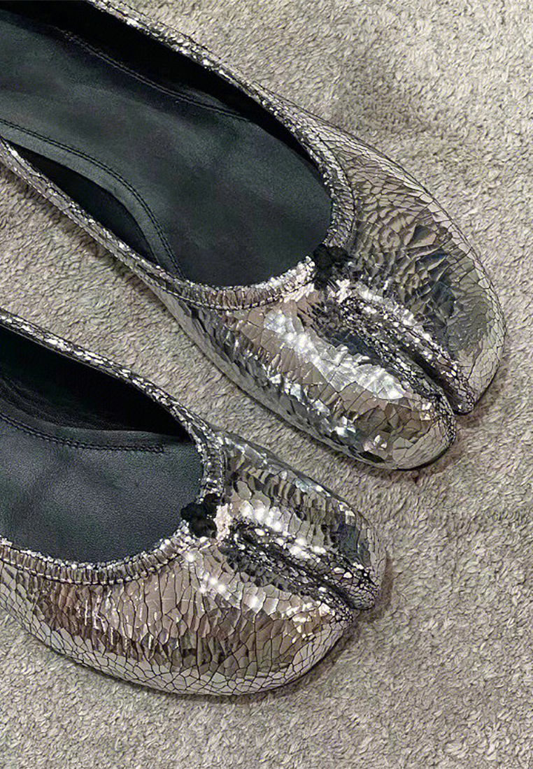 Super soft leather split-toe slip-on loafers CA225042235BW