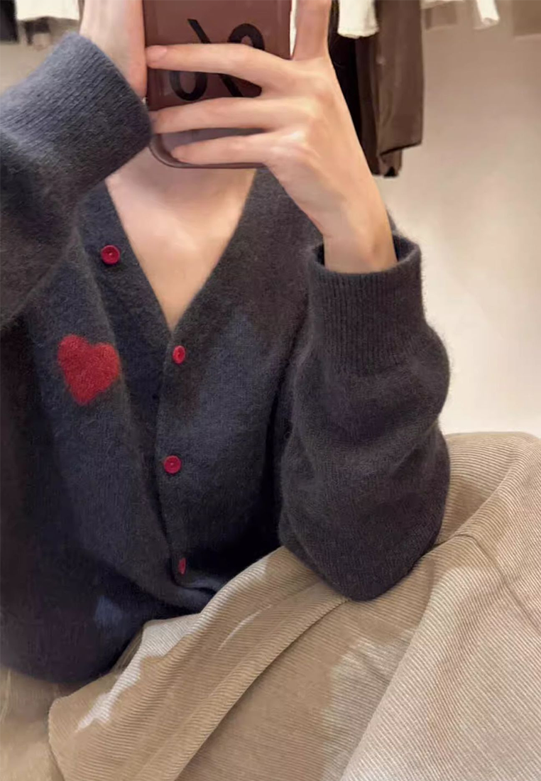 Autumn V-neck heart embroidered knitted long-sleeved top CA25102405GY