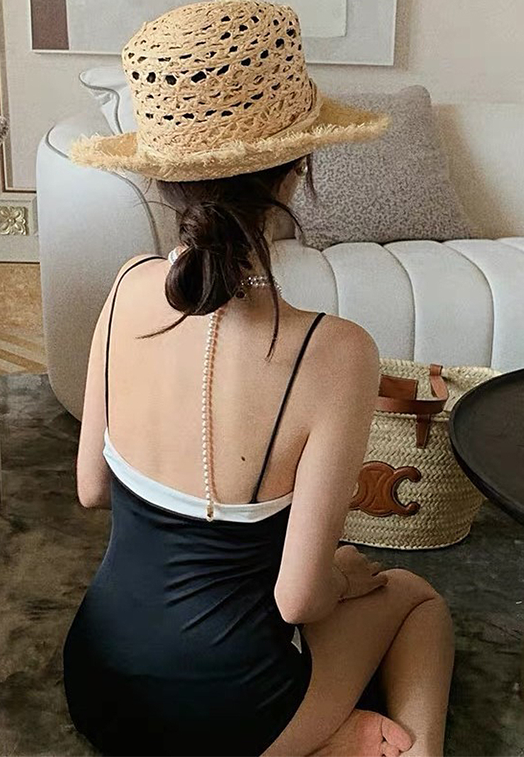 Korean black and white contrasting one-piece swimsuit CA24032155