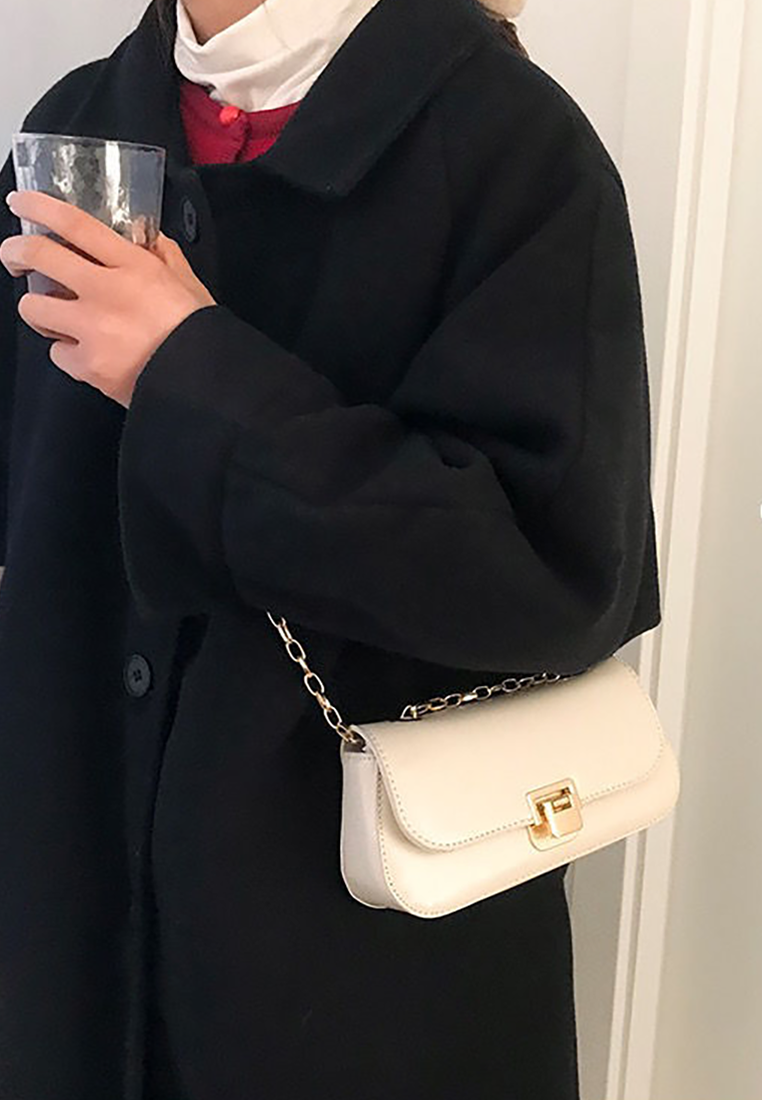 2025 Retro Underarm Chain Messenger Bag CA25042306W