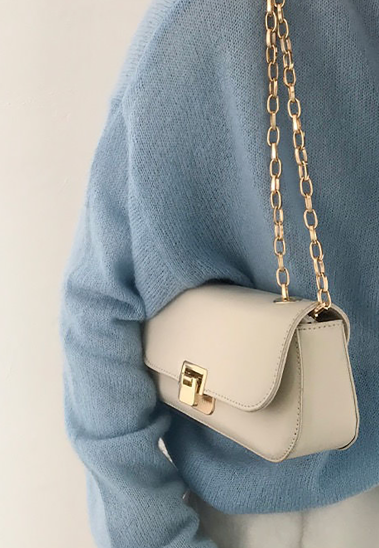 2025 Retro Underarm Chain Messenger Bag CA25042306W