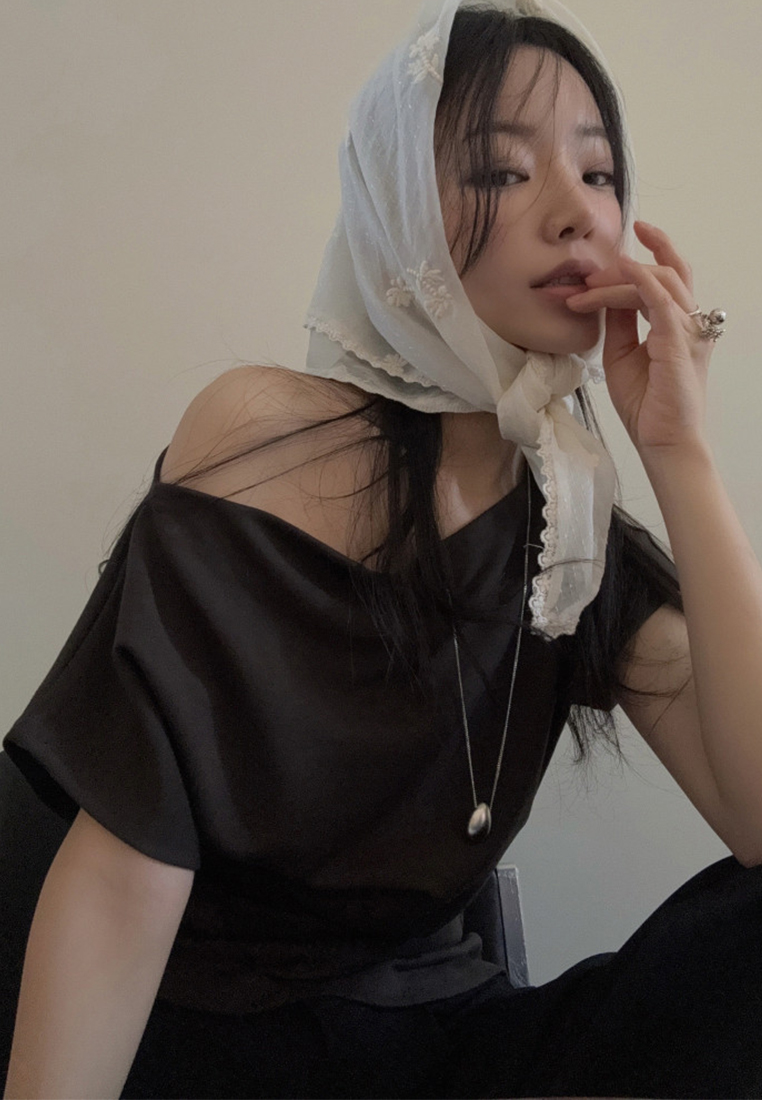 Summer New French Fashion Off Shoulder Top CA25042906BK