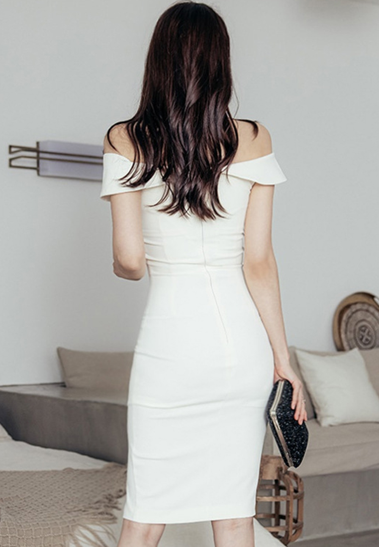 Sexy Off-The-Shoulder One-Line Neck Hip One Piece Dress A22022528W