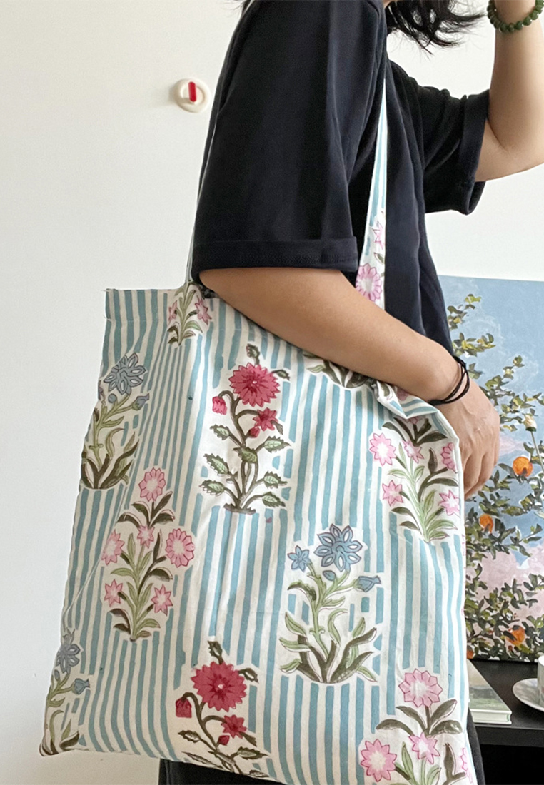 Simple and versatile blue striped floral shoulder tote bag CA25061767BL