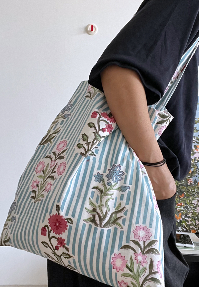 Simple and versatile blue striped floral shoulder tote bag CA25061767BL