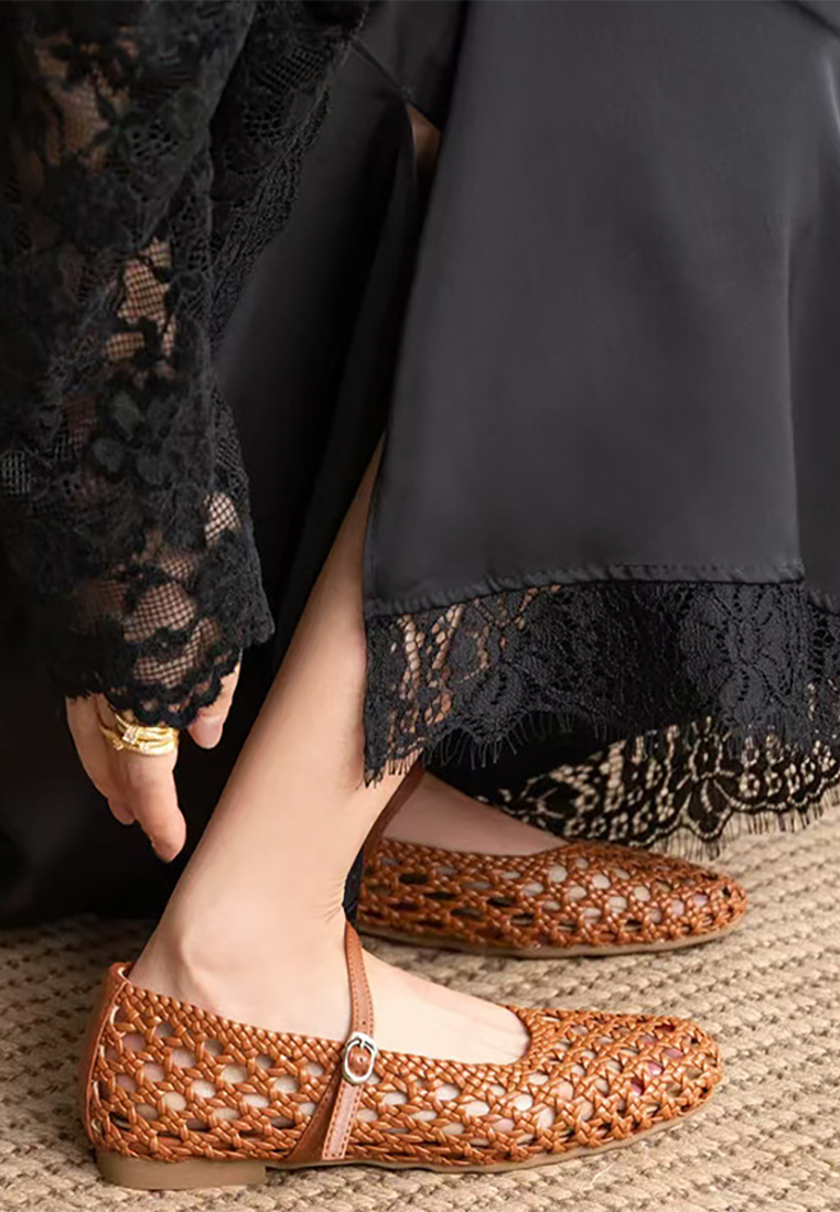 Summer hollow woven hole buckle flat sandals CA25042307BW