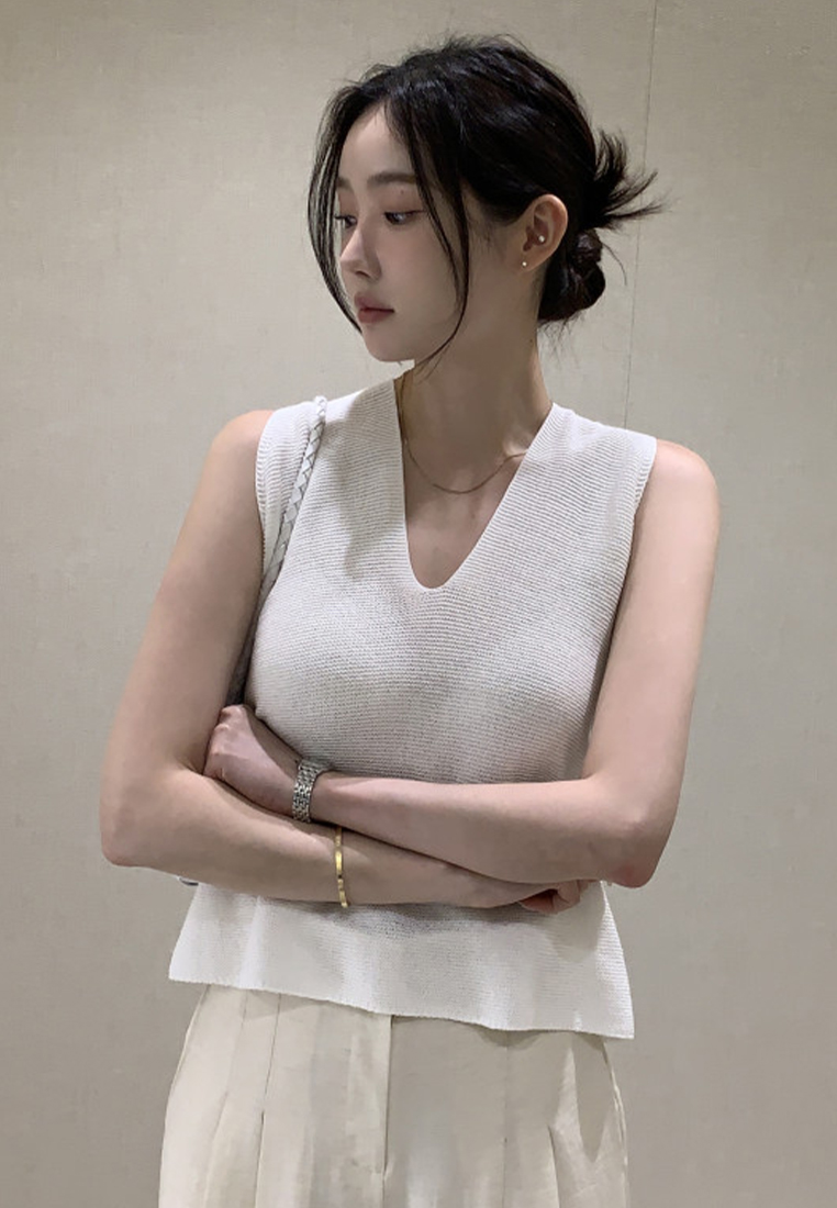 French Simple Solid Color Sleeveless Knitted Vest Top CA25070907W