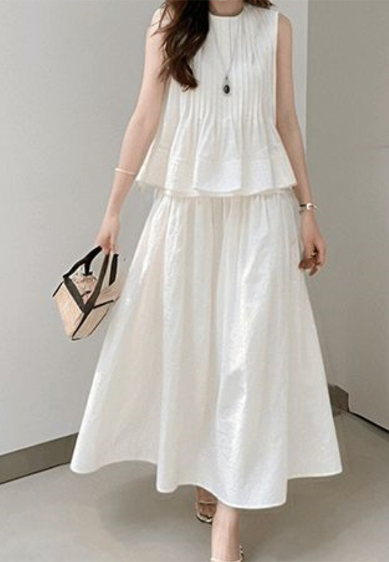 Stylish white sleeveless cropped top and skirt two-piece set CA25061778W