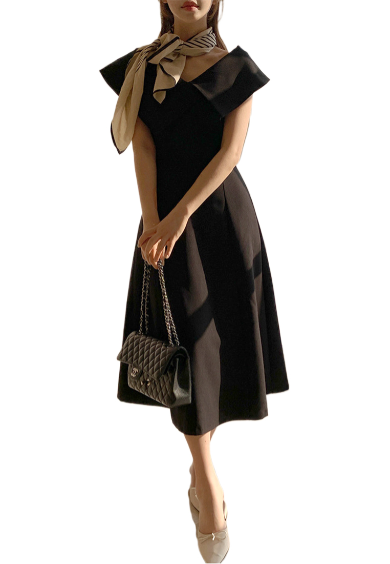 New sleeveless slim fit hip hugging dress CA25032741W