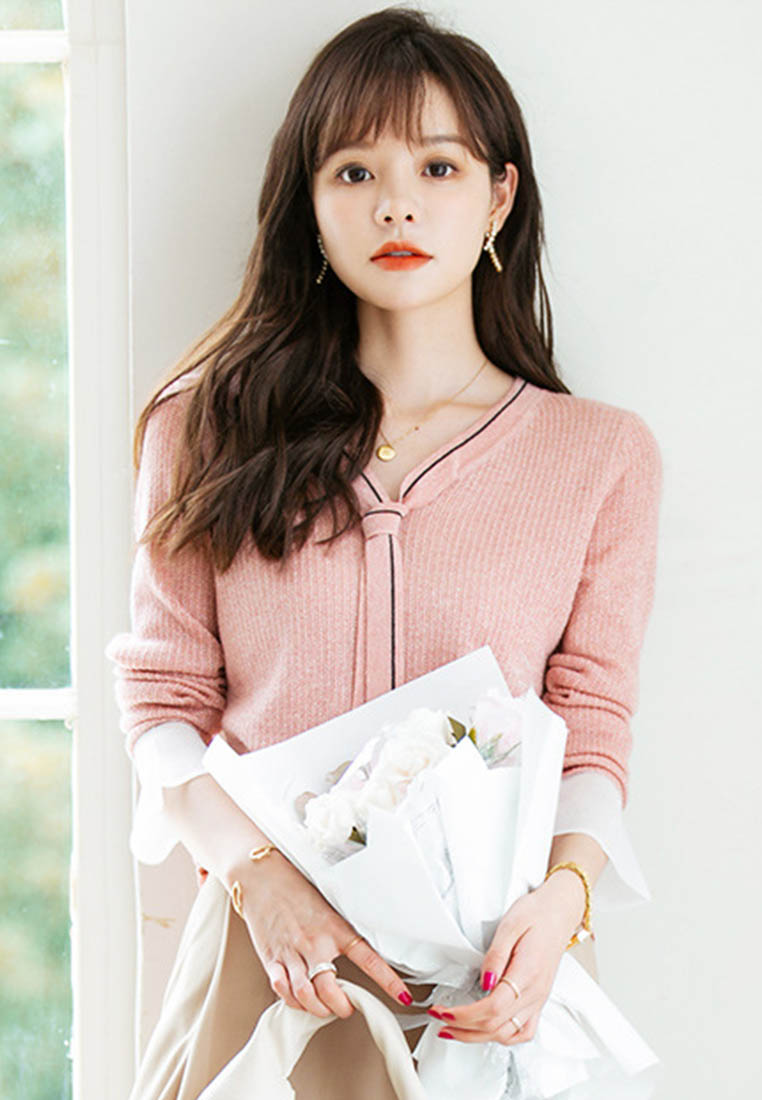 --V-neck Spliced Mesh and Wtreamer Wool Sweater A092202PI-L