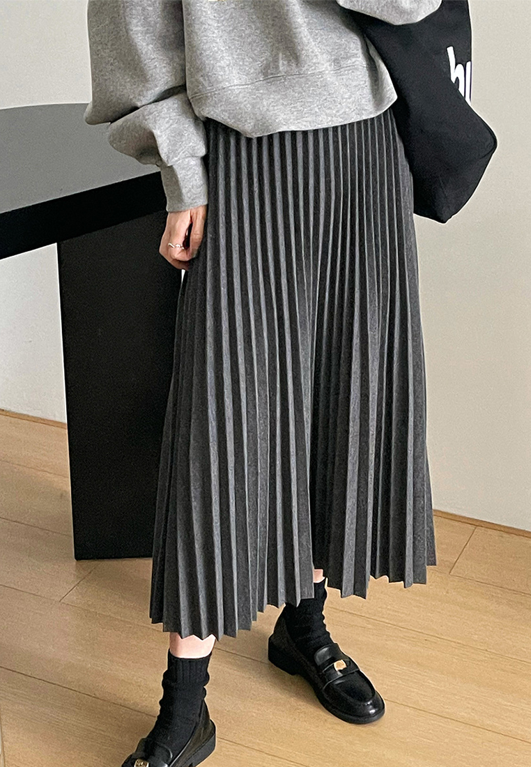 Solid color knitted mid length draped pleated skirt A120403BK