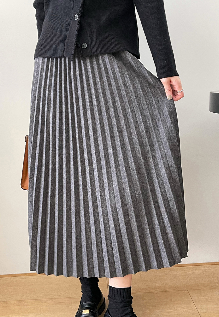 Solid color knitted mid length draped pleated skirt A120403BK