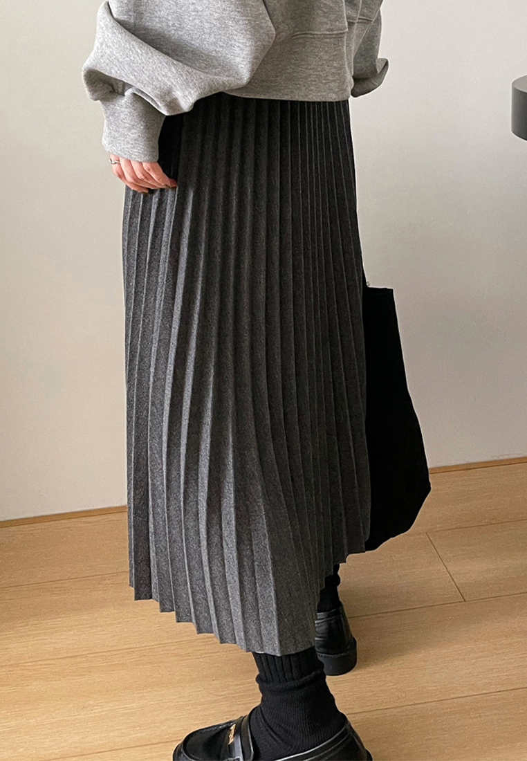 Solid color knitted mid length draped pleated skirt A120403BK