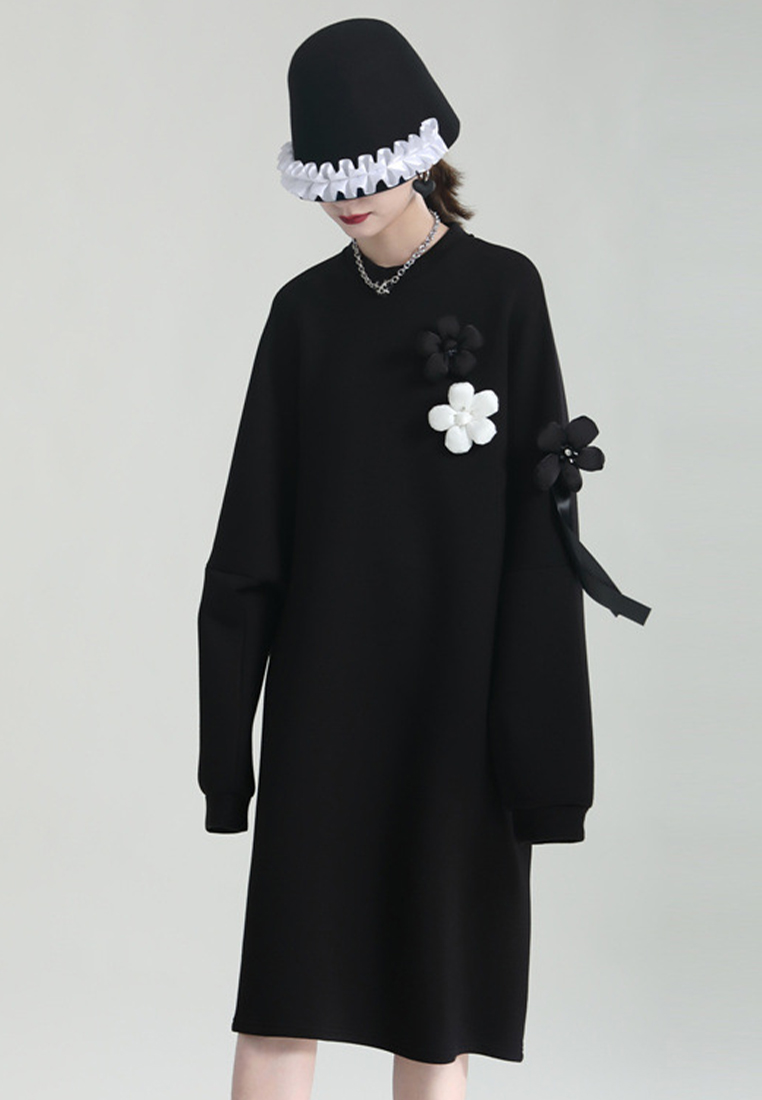 Fashionable and simple design embroidered loose casual dress A1218116BK