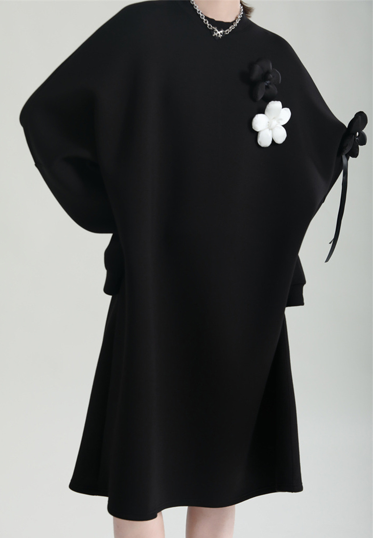 Fashionable and simple design embroidered loose casual dress A1218116BK