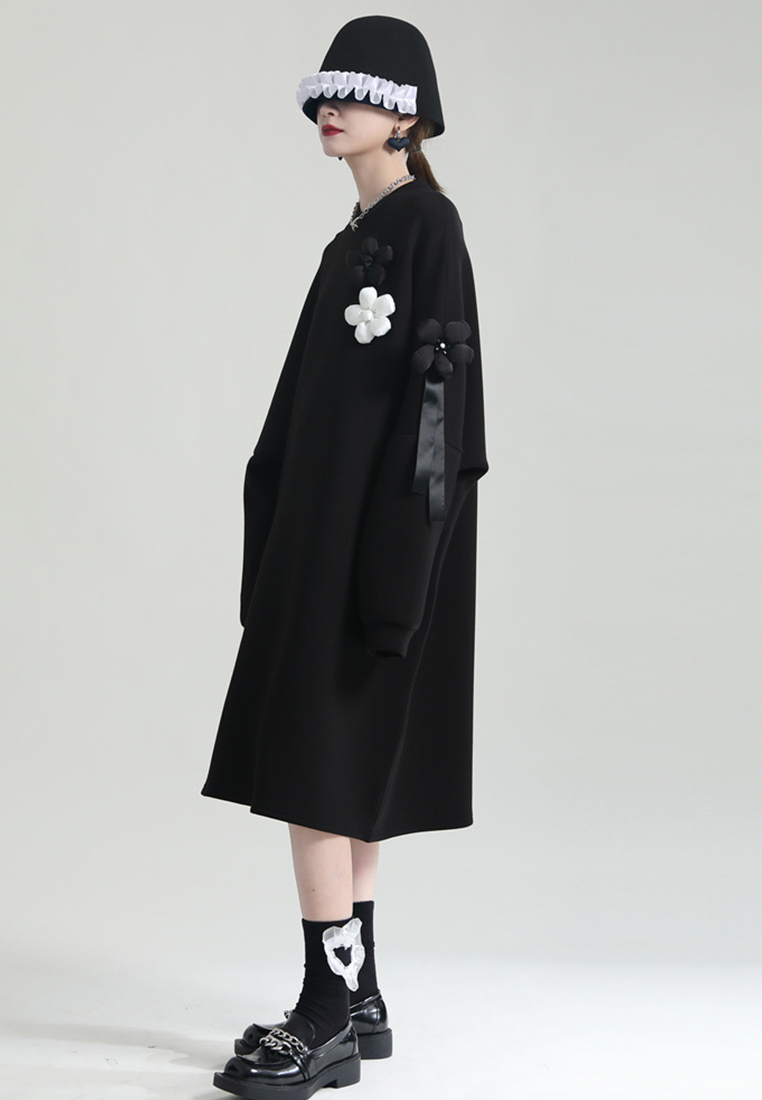 Fashionable and simple design embroidered loose casual dress A1218116BK