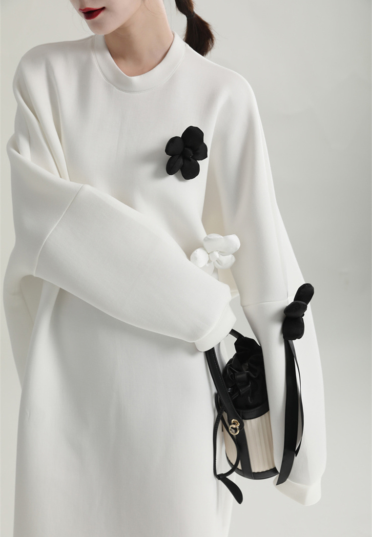 Fashionable and simple design embroidered loose casual dress A1218116BK