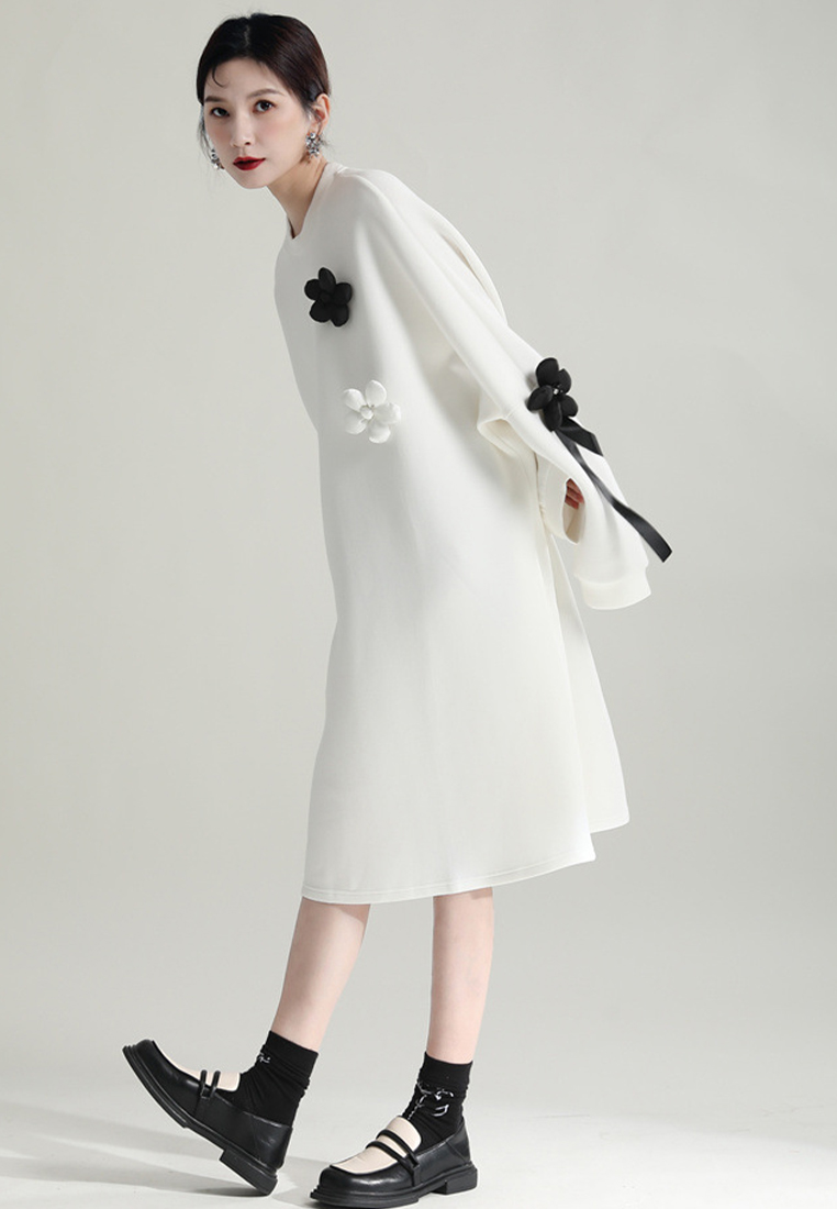 Fashionable and simple design embroidered loose casual dress A1218116BK